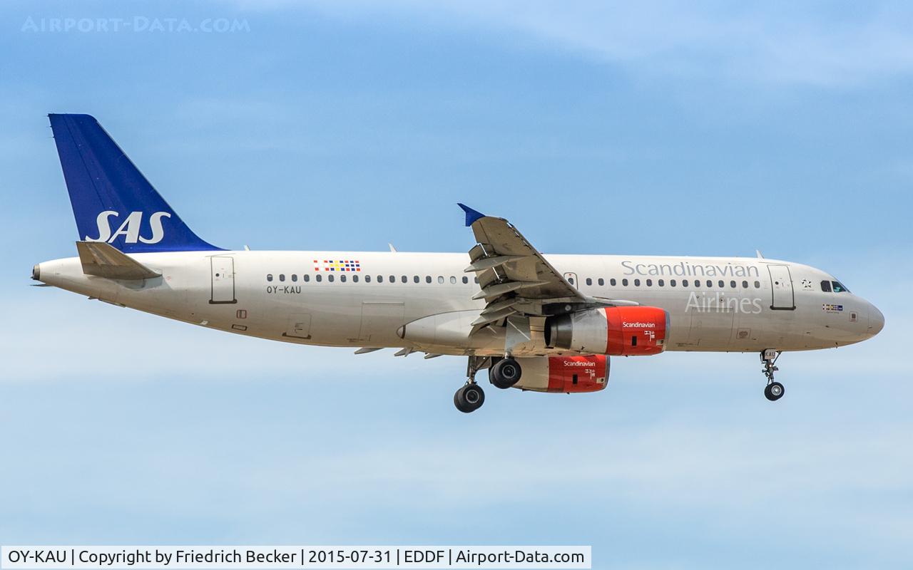 OY-KAU, 2007 Airbus A320-232 C/N 3227, on final RW07R