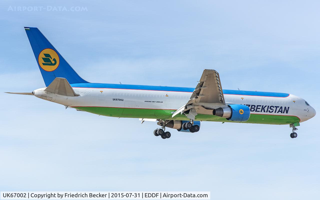 UK67002, 1997 Boeing 767-33P/ER C/N 28392, on final RW07R