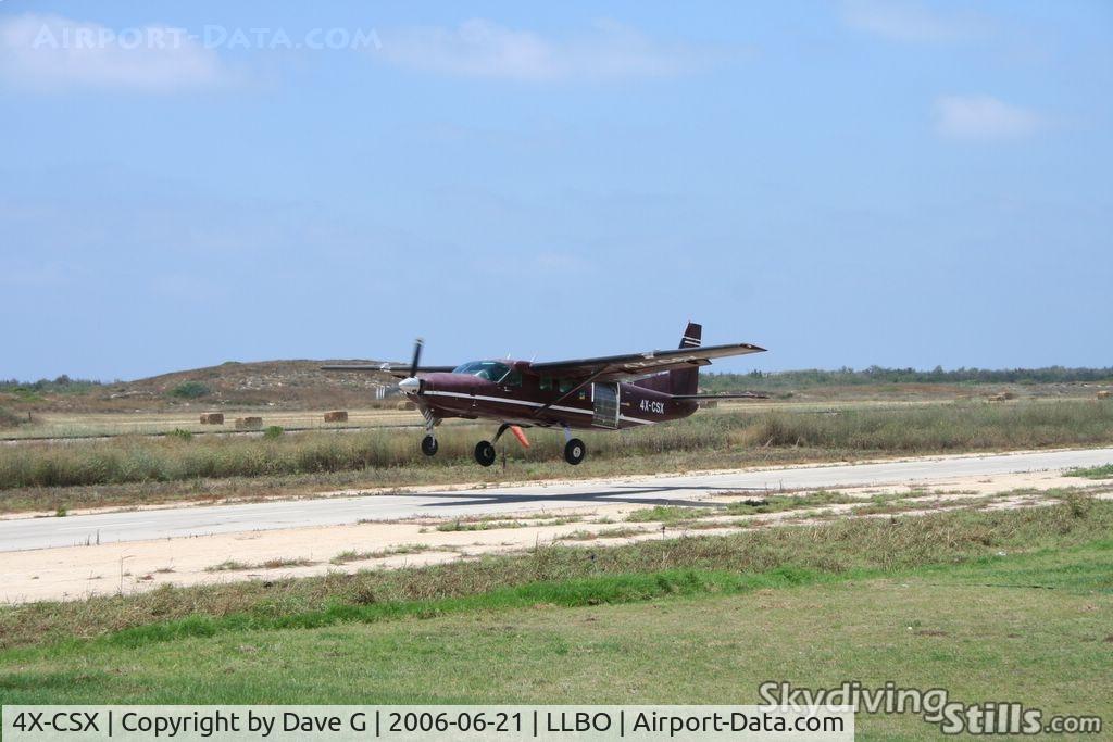 4X-CSX, 1997 Cessna 208B Grand Caravan C/N 208B0620, Caravan departing Paradive Skydiving Center at Habonim Airfield in Israel.