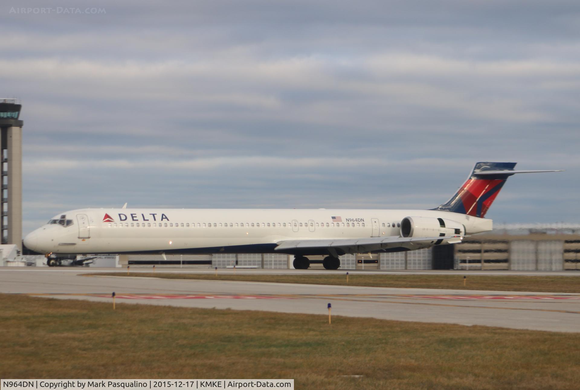 N964DN, McDonnell Douglas MD-90-30 C/N 60001, MD-90-30