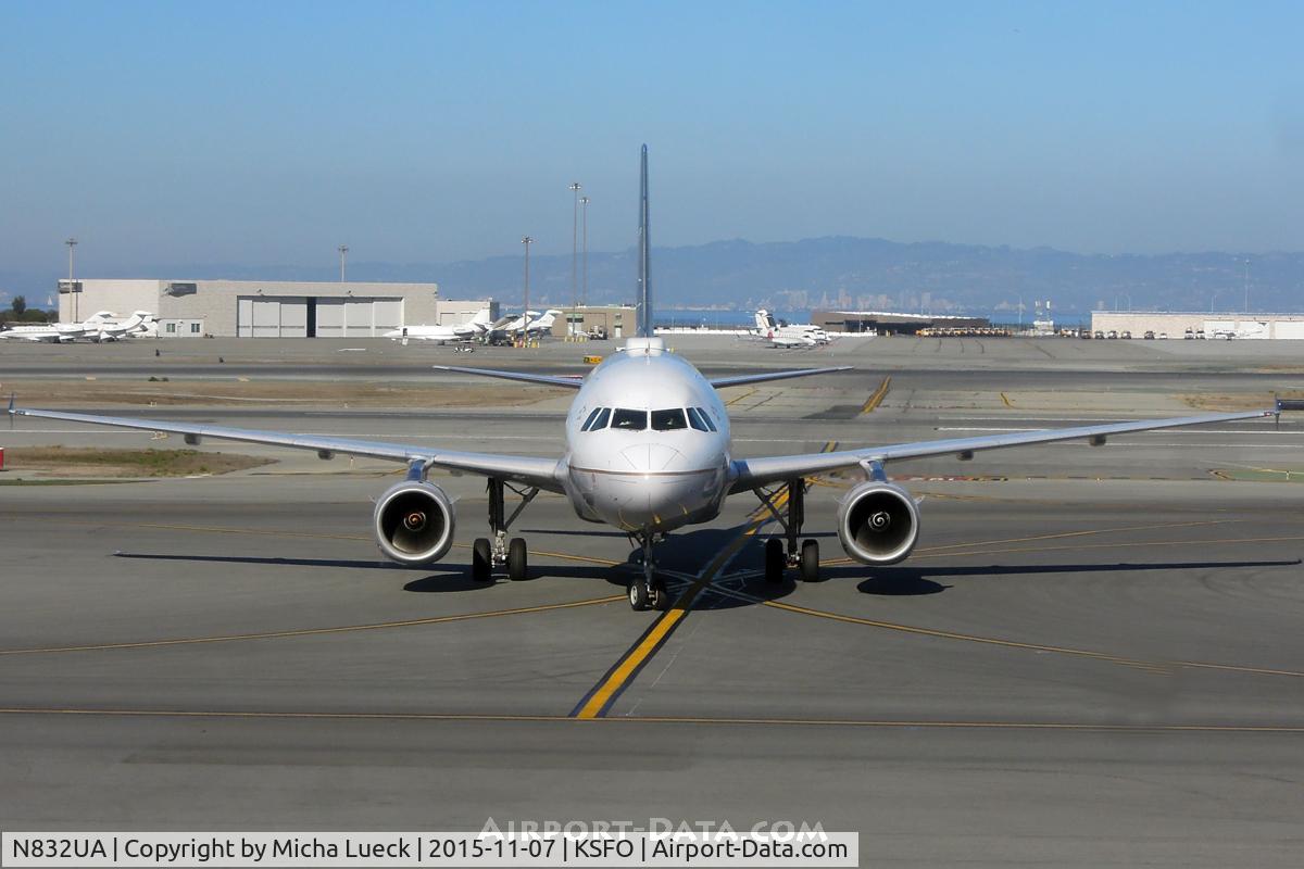 N832UA, 2000 Airbus A319-131 C/N 1321, At San Francisco