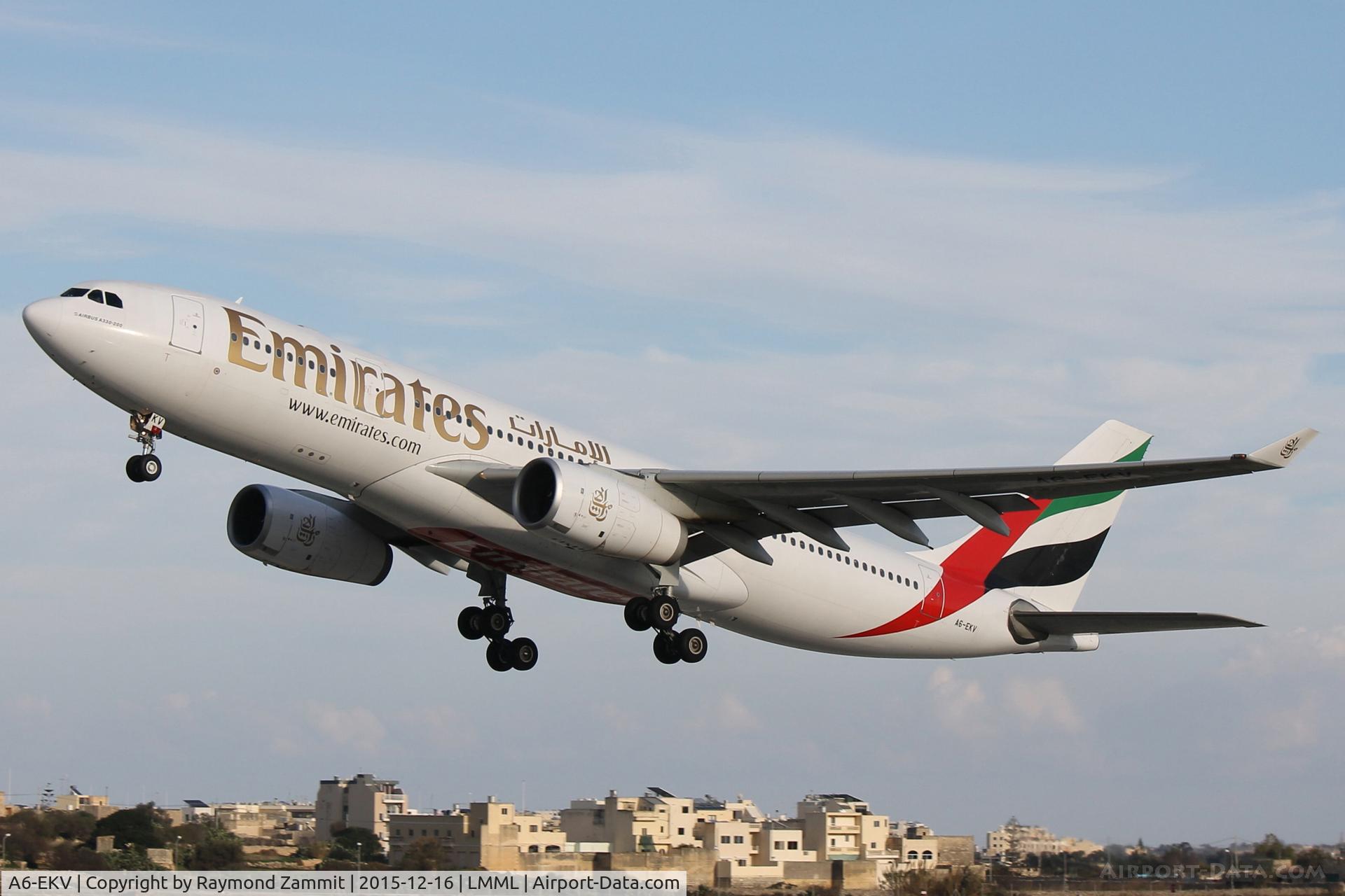 A6-EKV, 1999 Airbus A330-243 C/N 314, A330 A6-EKV Emirates Airlines