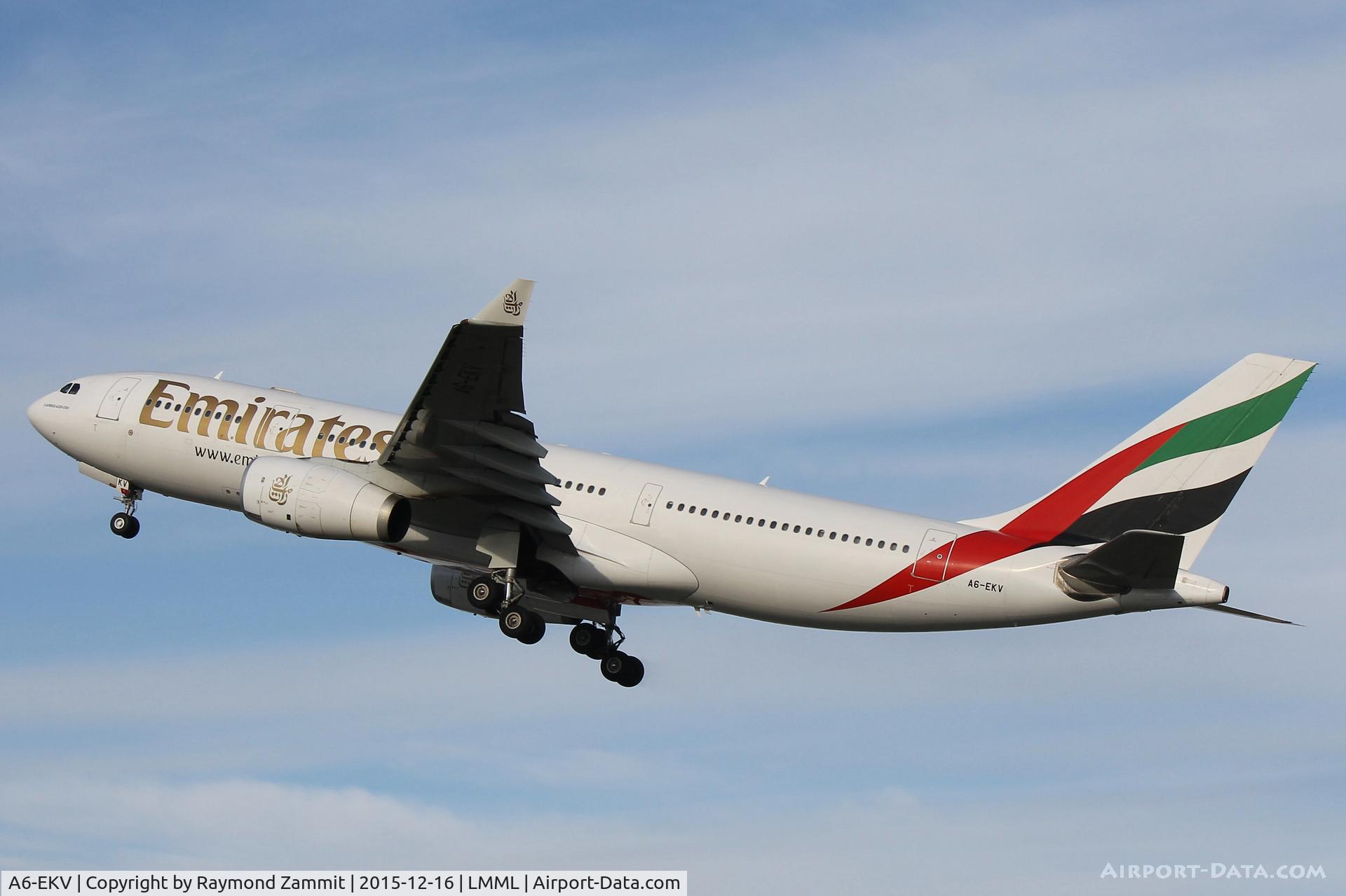 A6-EKV, 1999 Airbus A330-243 C/N 314, A330 A6-EKV Emirates Airlines