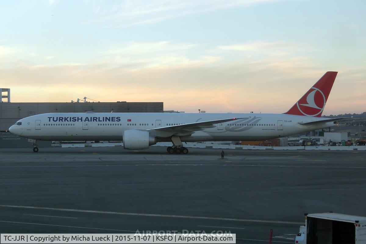 TC-JJR, 2014 Boeing 777-3F2/ER C/N 44116, Arriving at the last light of the day
