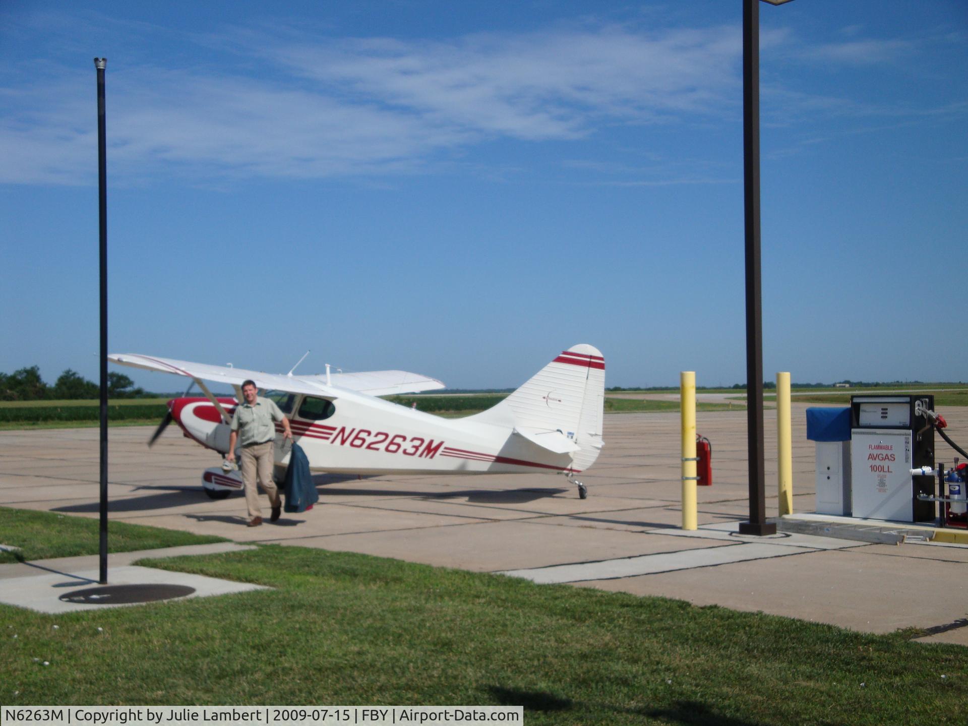 N6263M, 1948 Stinson 108-3 Voyager C/N 108-4263, Business Travelers Utilize Fairbury Airport