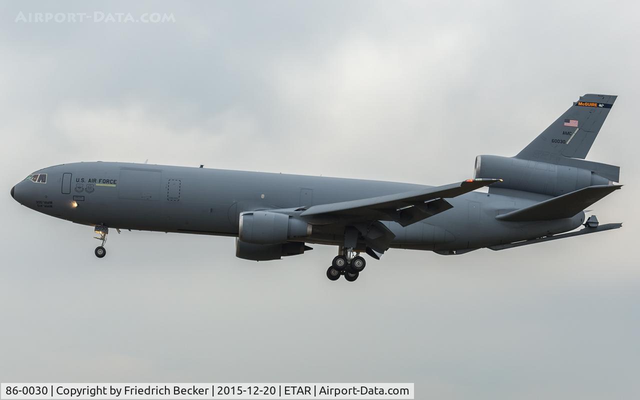 86-0030, 1986 McDonnell Douglas KC-10A Extender C/N 48243, on final RW26