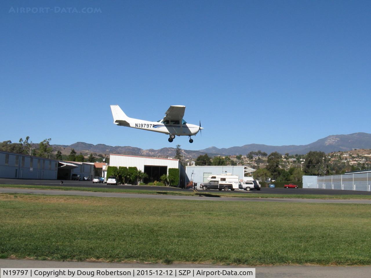N19797, 1972 Cessna 172M Skyhawk C/N 17260760, 1972 Cessna 172M SKYHAWK, Lycoming O-320-E2D 150 Hp, on final Rwy 04