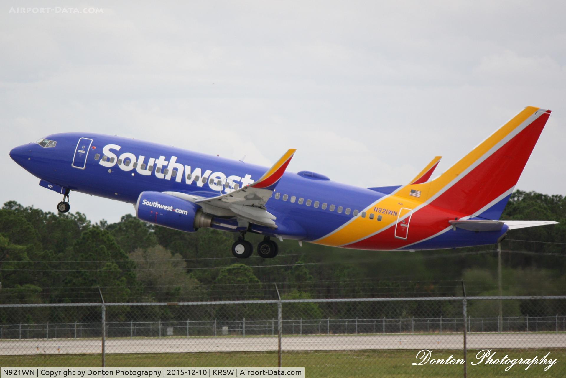 N921WN, 2008 Boeing 737-7H4 C/N 36626, Southwest Flight 247 (N921WN) departs Southwest Florida International Airport enroute to Chicago-Midway International Airport