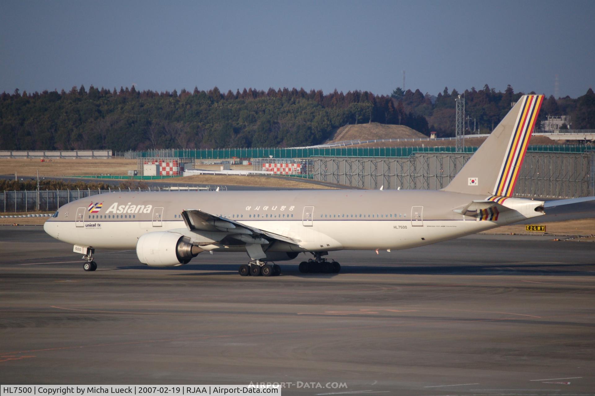 HL7500, 2002 Boeing 777-28E/ER C/N 28685, At Narita