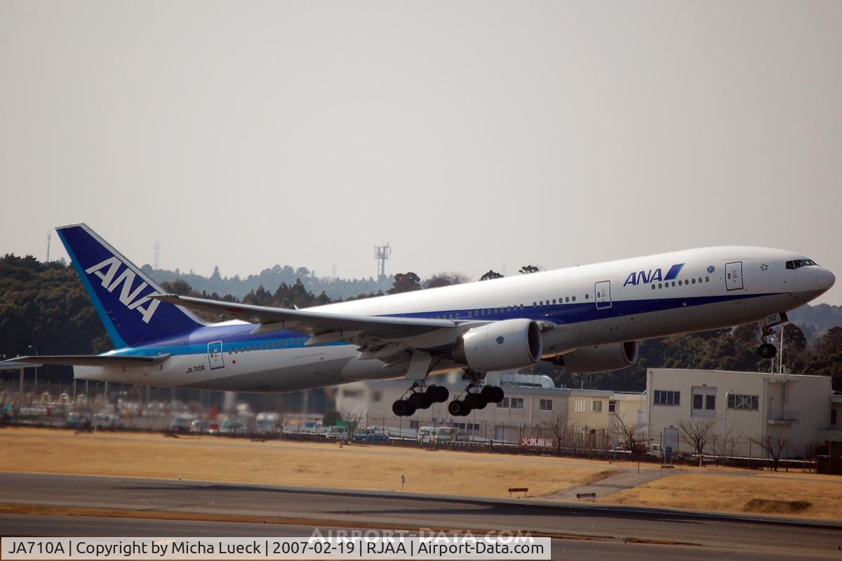 JA710A, 2000 Boeing 777-281/ER C/N 28279, At Narita