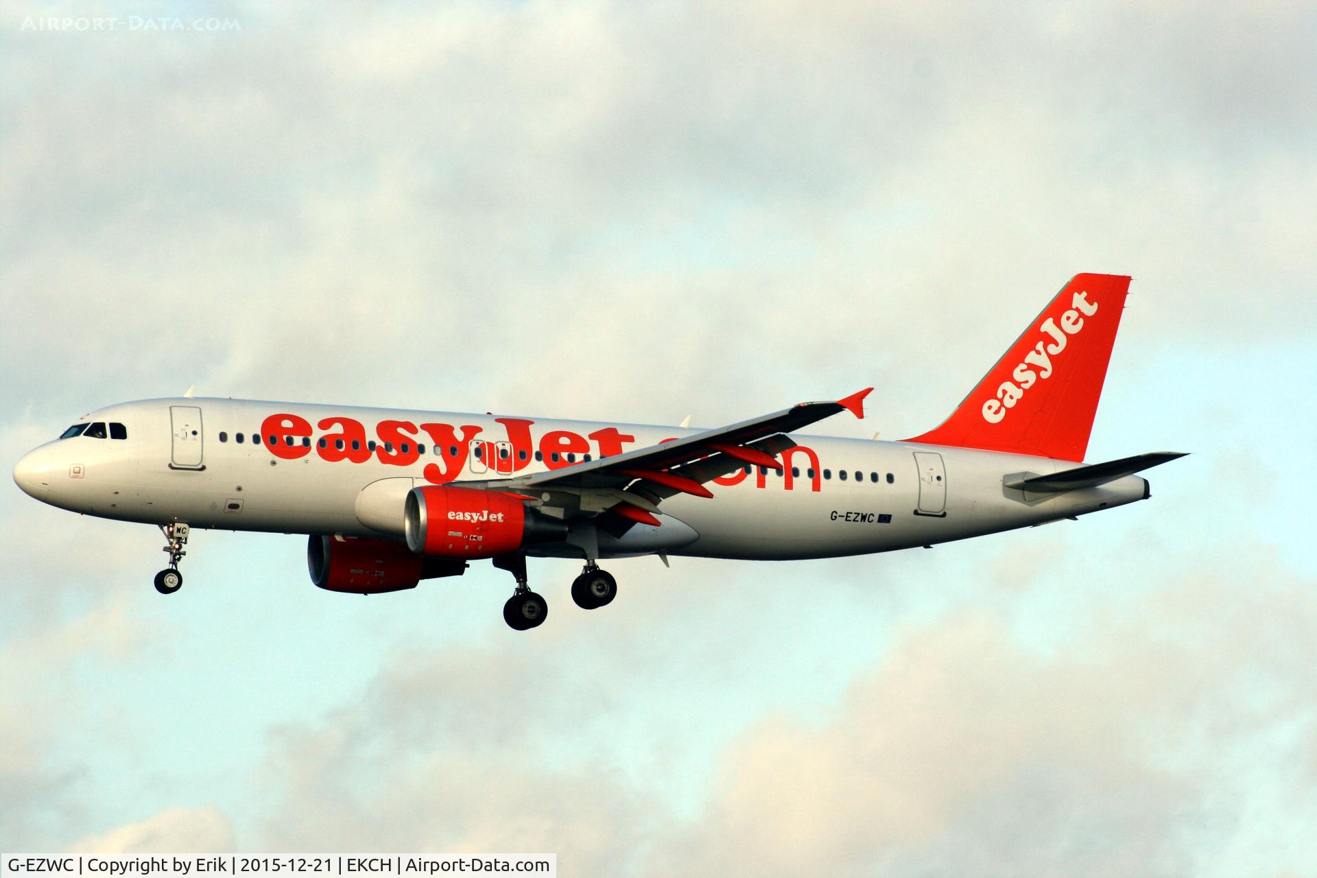 G-EZWC, 2012 Airbus A320-214 C/N 5236, G-EZWC landing rw 22L