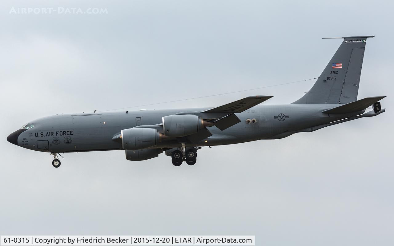 61-0315, 1961 Boeing KC-135R Stratotanker C/N 18222, on final RW26