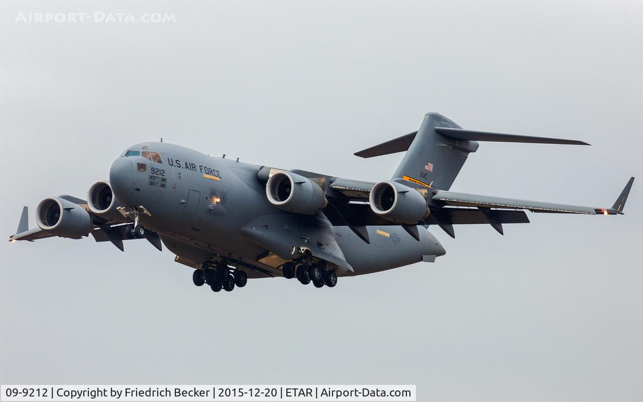 09-9212, 2011 Boeing C-17A Globemaster III C/N P-212, on final RW26