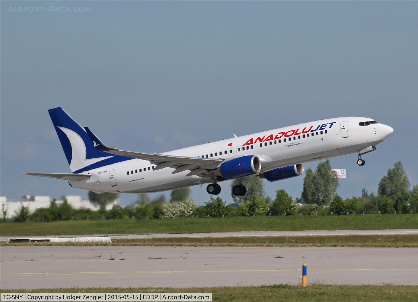 TC-SNY, 1997 Boeing 737-8K5 C/N 27981, Departing along rwy 08L....
