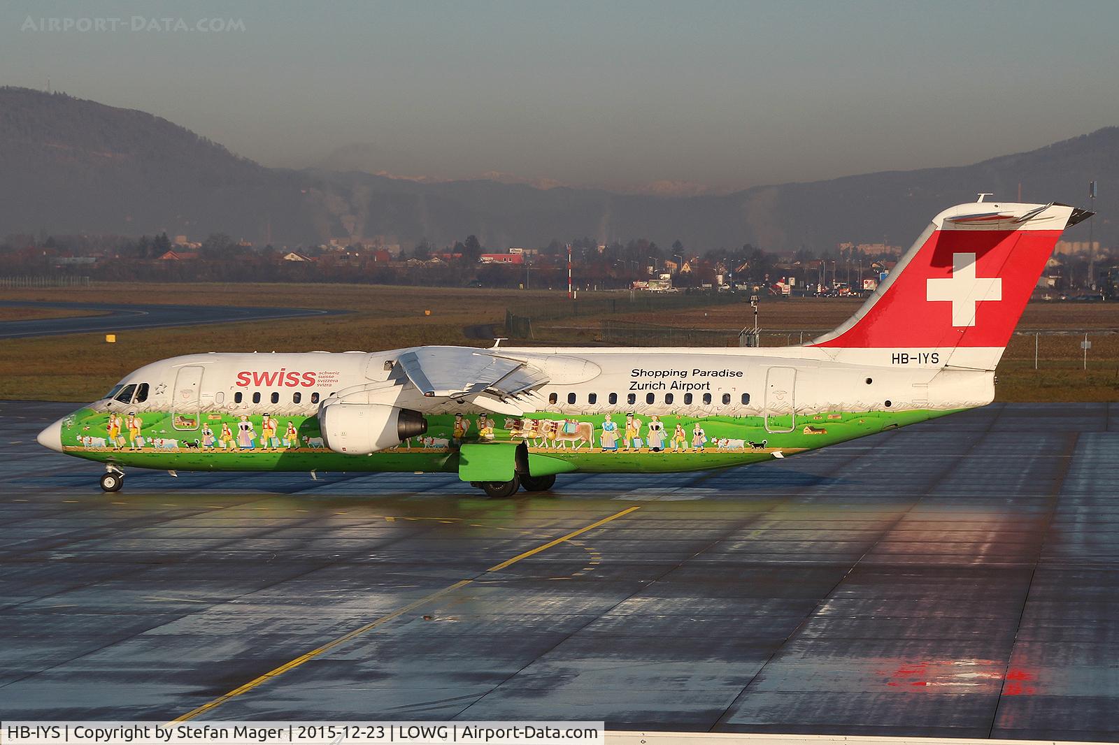 HB-IYS, 2001 British Aerospace Avro 146-RJ100 C/N E3381, Swiss Avro RJ100 @ GRZ