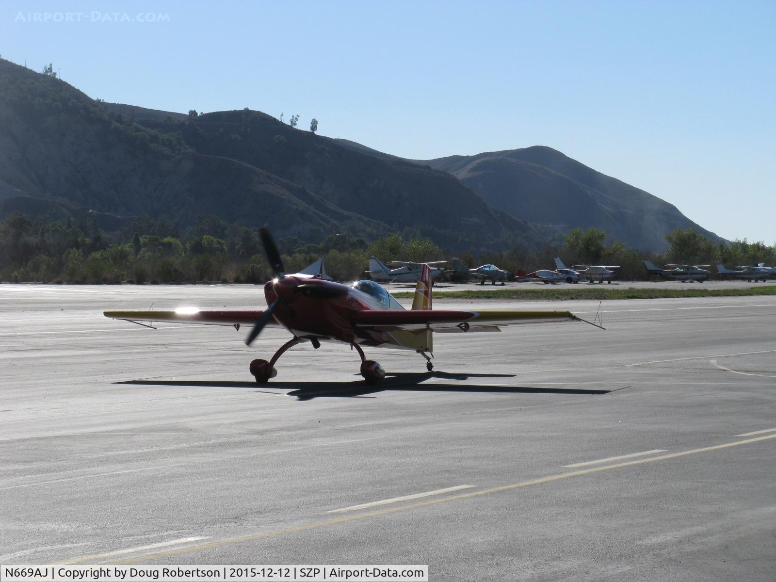 N669AJ, Extra EA-330SC C/N SC001E, Extraflugzeugproduktions EA300/SC, Lycoming AEIO-540-L1B5 300 Hp, short wing version, upgrade to 330/SC version?, taxi back