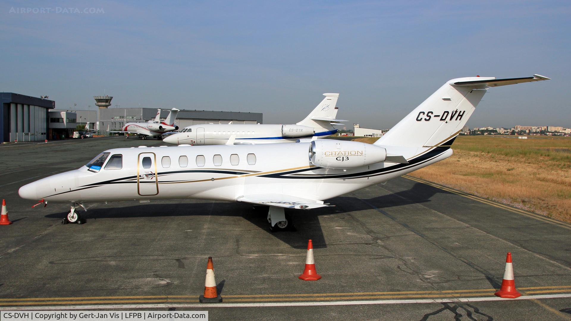 CS-DVH, 2006 Cessna 525B CitationJet CJ3 C/N 525B-0101, Posing in the morningsun