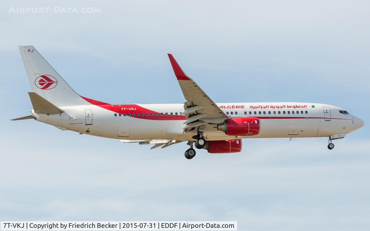 7T-VKJ, 2011 Boeing 737-8D6 C/N 40864, on final RW07R