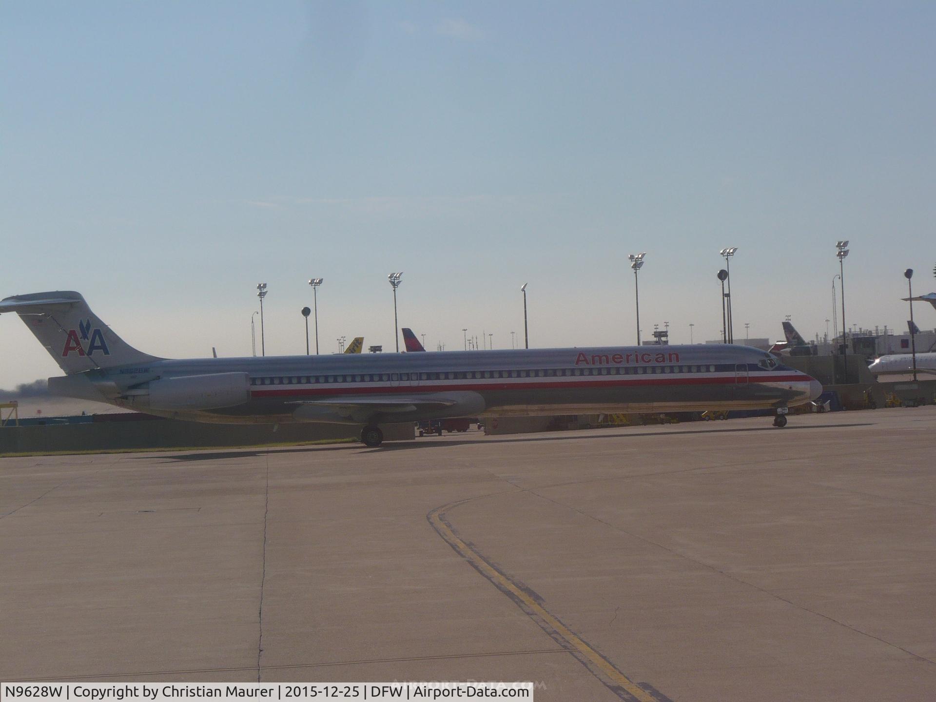N9628W, 1998 McDonnell Douglas MD-83 (DC-9-83) C/N 53598, DC-9-83 28W