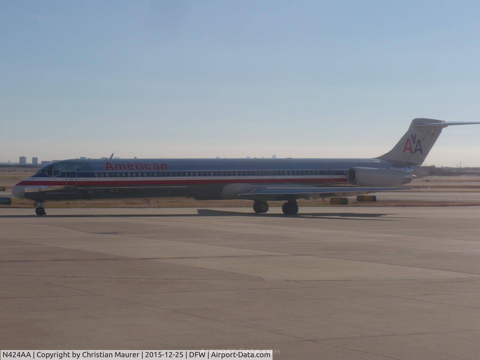 N424AA, 1986 McDonnell Douglas MD-82 (DC-9-82) C/N 49336, DC-8-82 424