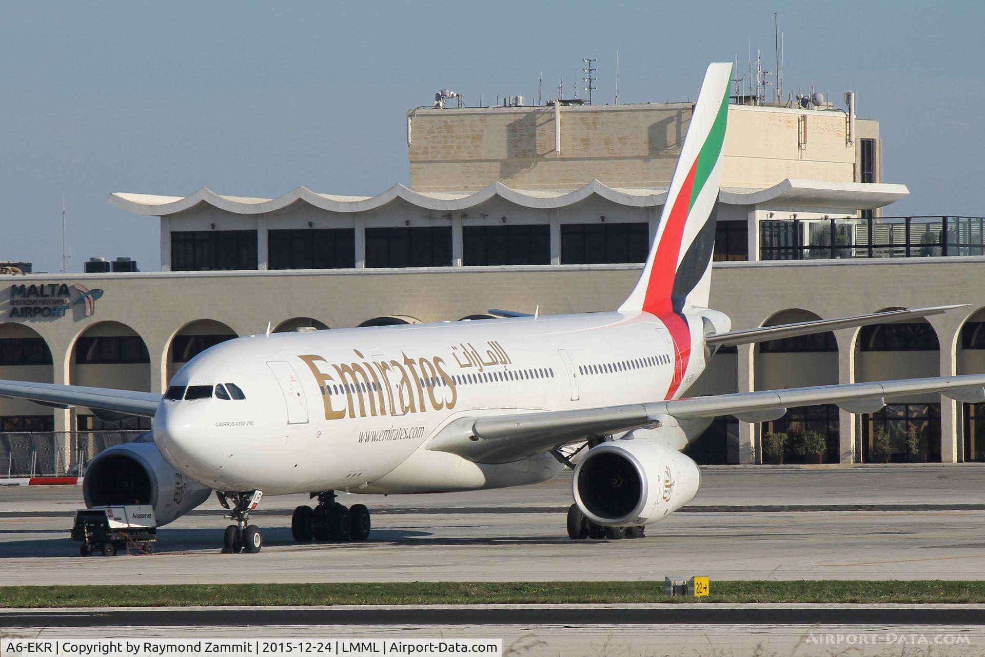 A6-EKR, 1999 Airbus A330-243 C/N 251, A330 A6-EKR Emirates Airlines