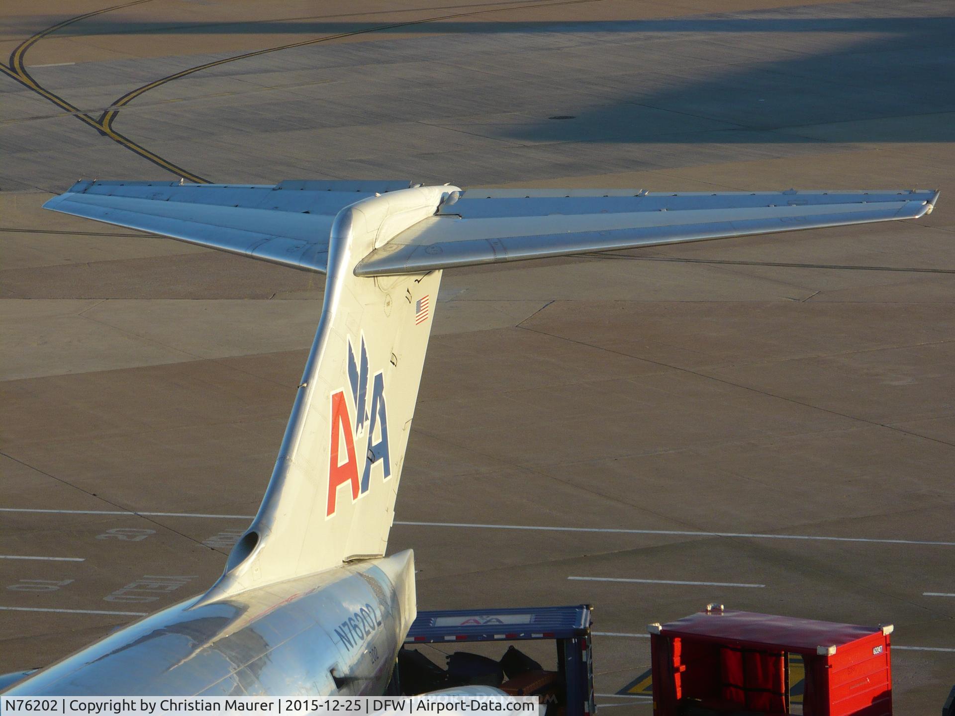 N76202, 1992 McDonnell Douglas MD-83 (DC-9-83) C/N 53292, MD-83 Tail