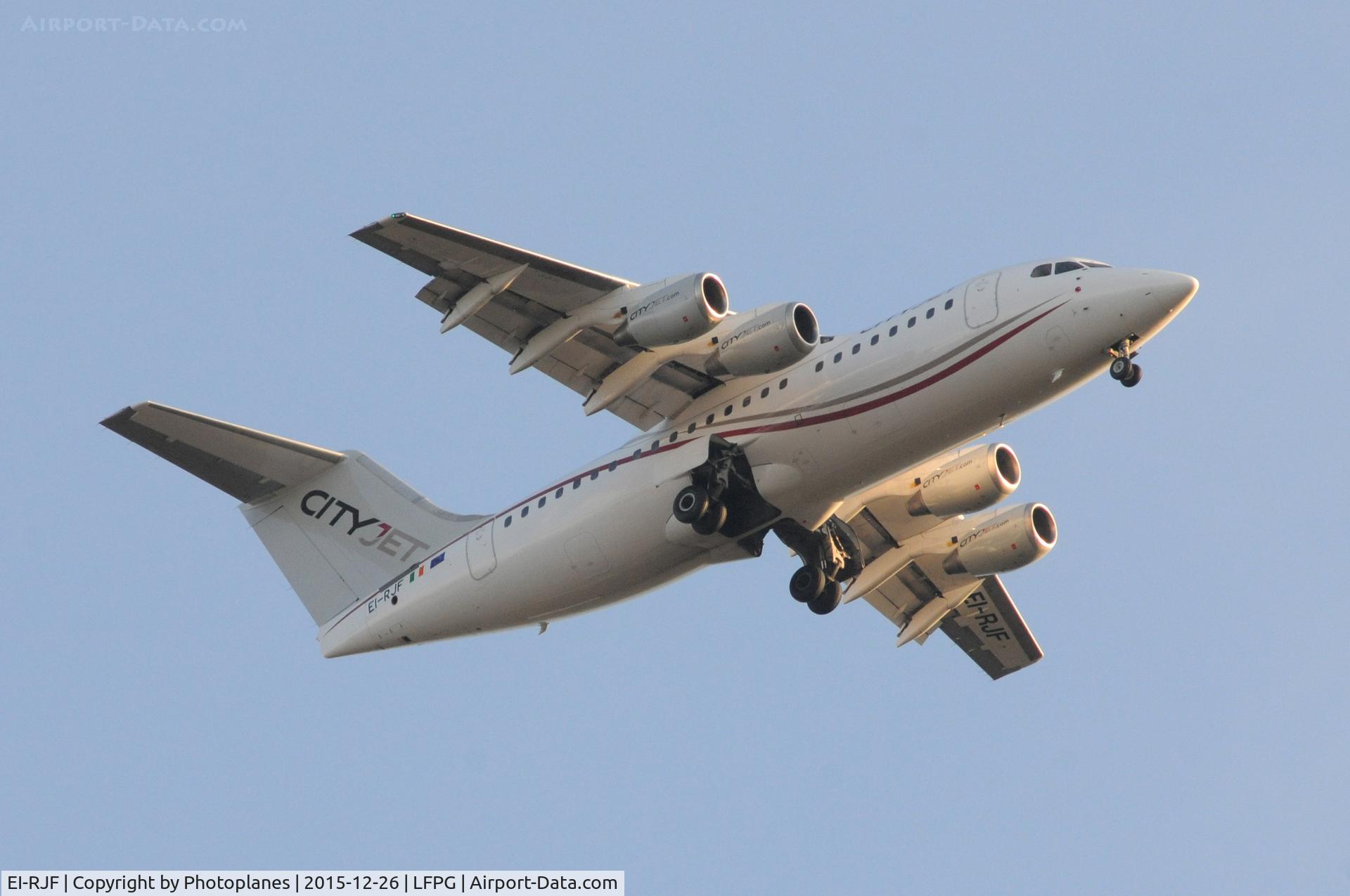 EI-RJF, 1998 British Aerospace Avro 146-RJ85A C/N E2337, Landing to cdg