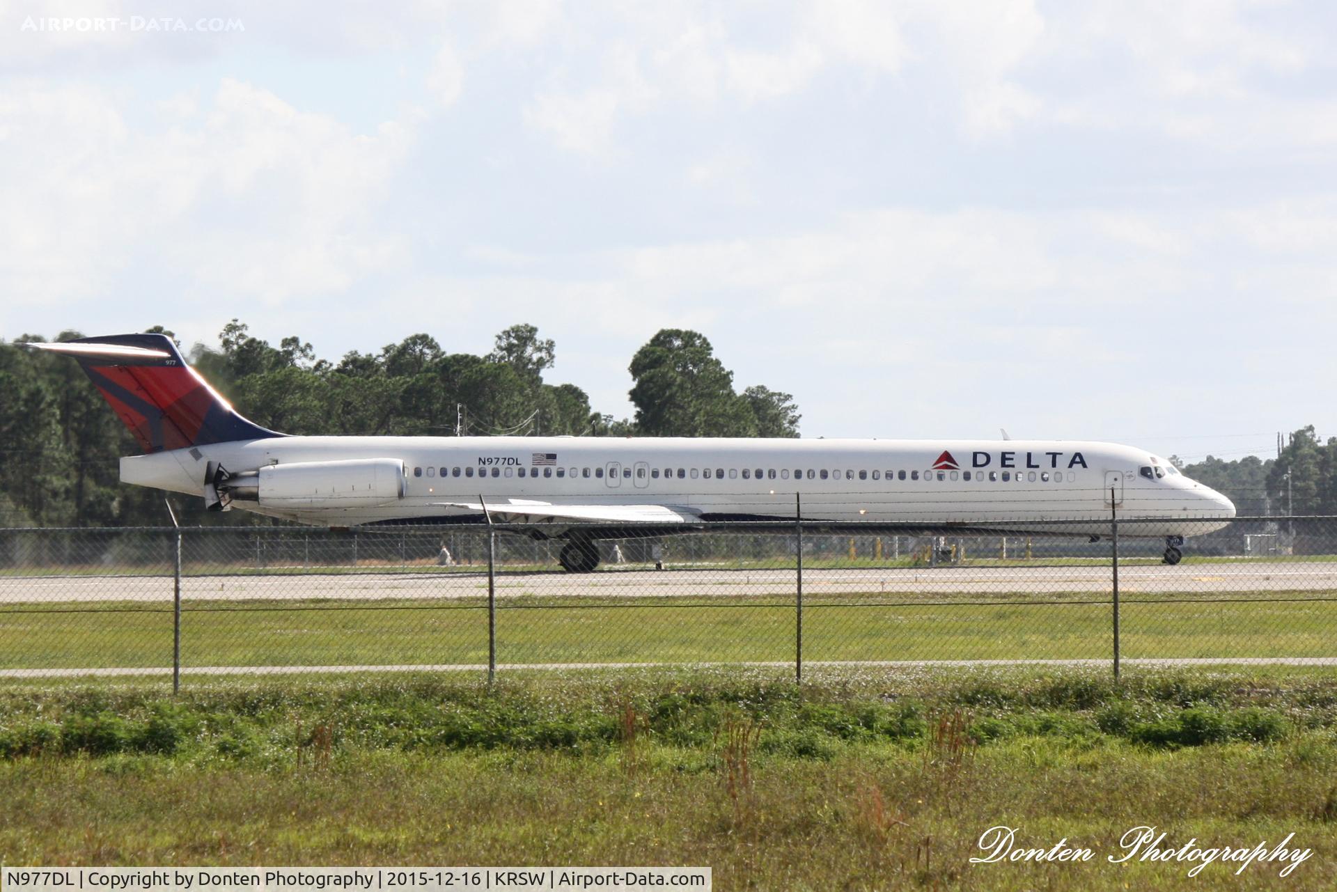 N977DL, 1991 McDonnell Douglas MD-88 C/N 53258, Delta Flight 1458 (N977DL) arrives at Southwest Florida International Airport following flight from Hartsfield-Jackson Atlanta International Airport