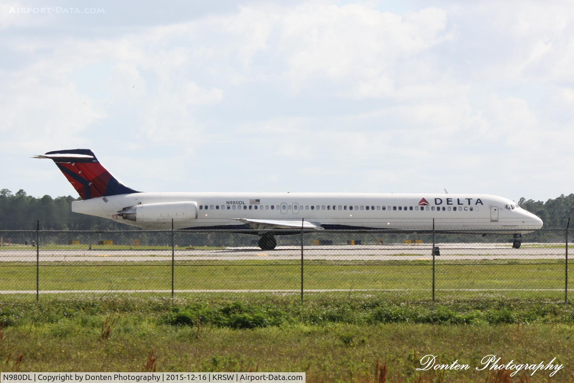 N980DL, 1991 McDonnell Douglas MD-88 C/N 53267, Delta Flight 1519 (N980DL) departs Southwest Florida International Airport enroute to North Kentucky