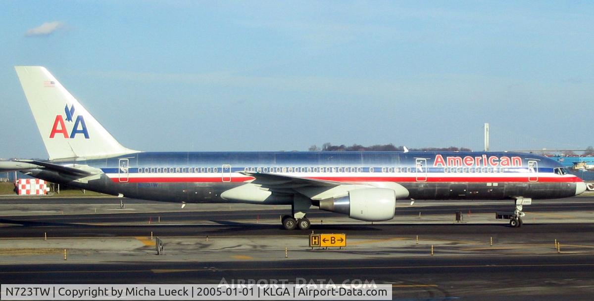 N723TW, 2000 Boeing 757-231 C/N 29378, At La Guardia