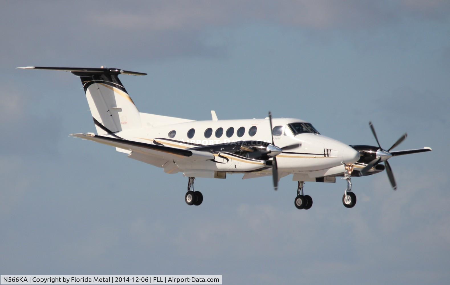 N566KA, 1989 Beech 300 C/N FA-201, Beech 300
