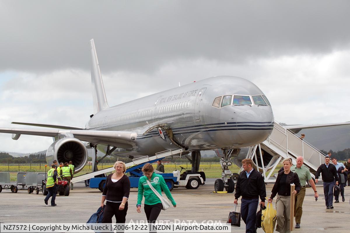 NZ7572, 1993 Boeing 757-2K2 C/N 26634, At Dunedin