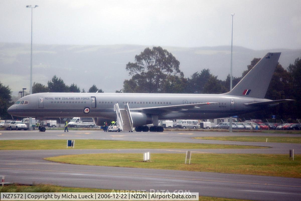 NZ7572, 1993 Boeing 757-2K2 C/N 26634, At Dunedin