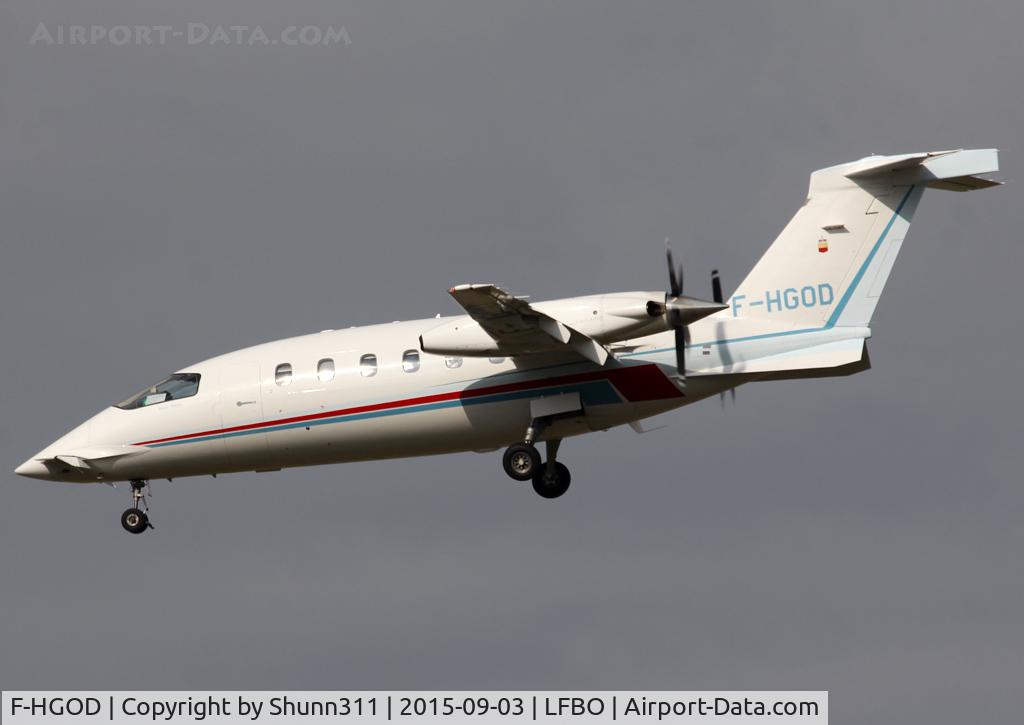 F-HGOD, 2008 Piaggio P-180 Avanti II C/N 1153, Landing rwy 32L