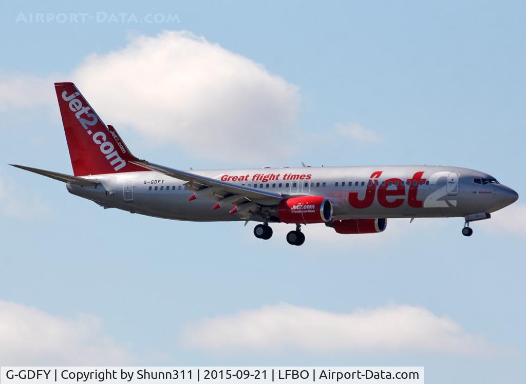 G-GDFY, 2001 Boeing 737-86Q C/N 30278, Landing rwy 32L