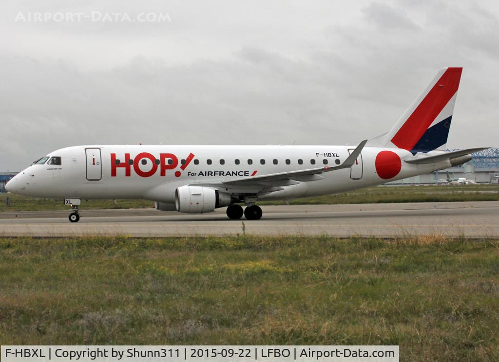 F-HBXL, 2004 Embraer 170LR (ERJ-170-100LR) C/N 17000009, Taxiing to the Terminal...