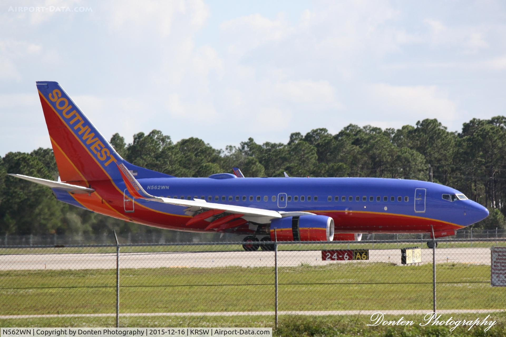 N562WN, 2000 Boeing 737-790 C/N 30778, Southwest Flight 119 (N562WN) arrives at Southwest Florida International Airport following flight from Port Columbus International Airport