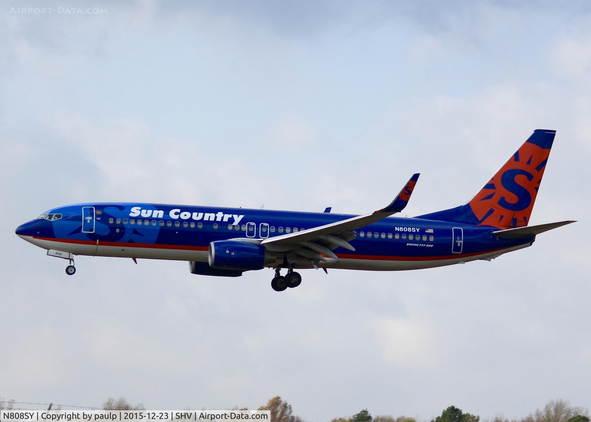 N808SY, 2005 Boeing 737-8BK C/N 33021, Landing at Shreveport Regional.