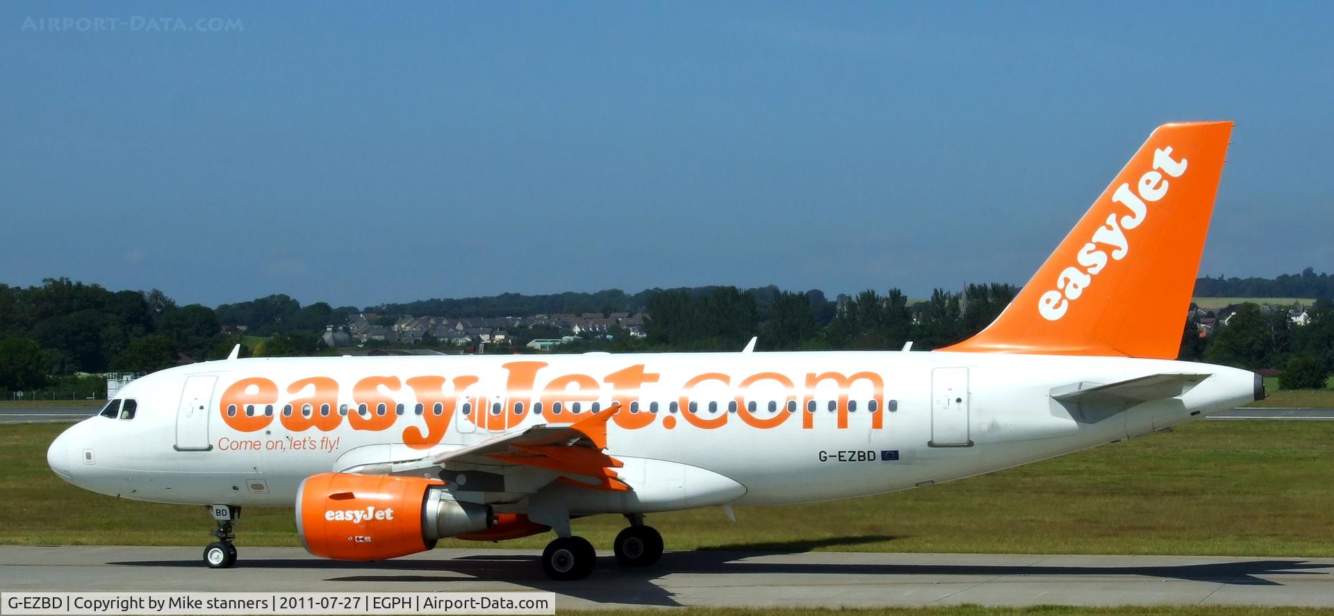 G-EZBD, 2006 Airbus A319-111 C/N 2873, Easyjet A319 taxying to runway 06