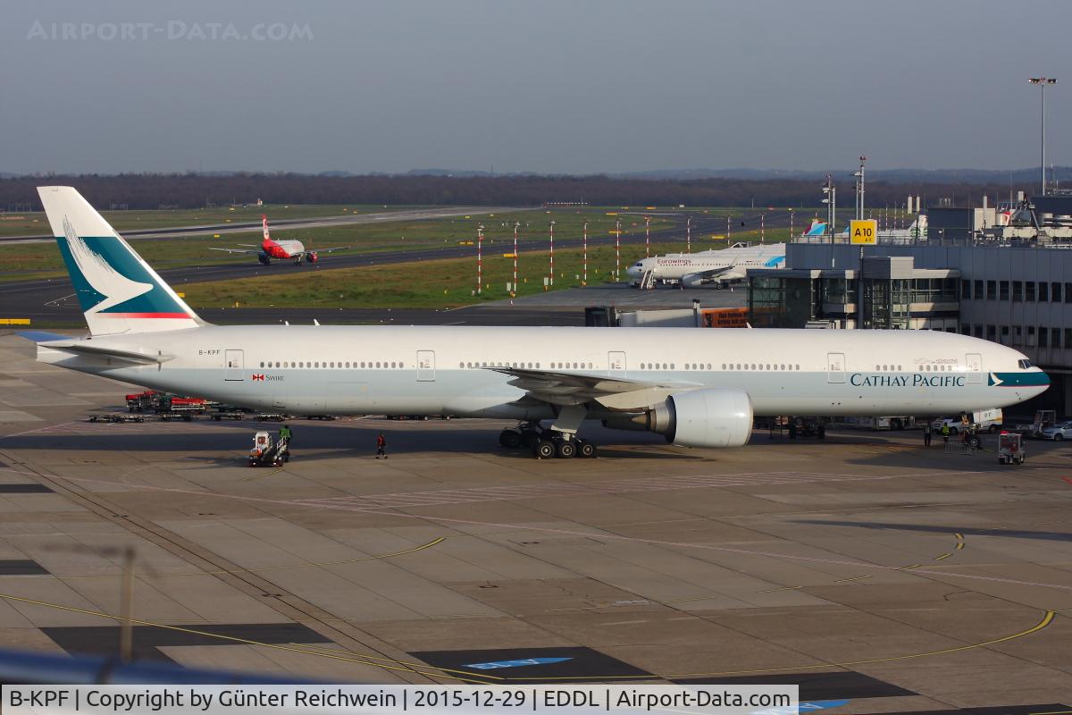 B-KPF, 2008 Boeing 777-367/ER C/N 36832/692, Triple 7 ready for departure