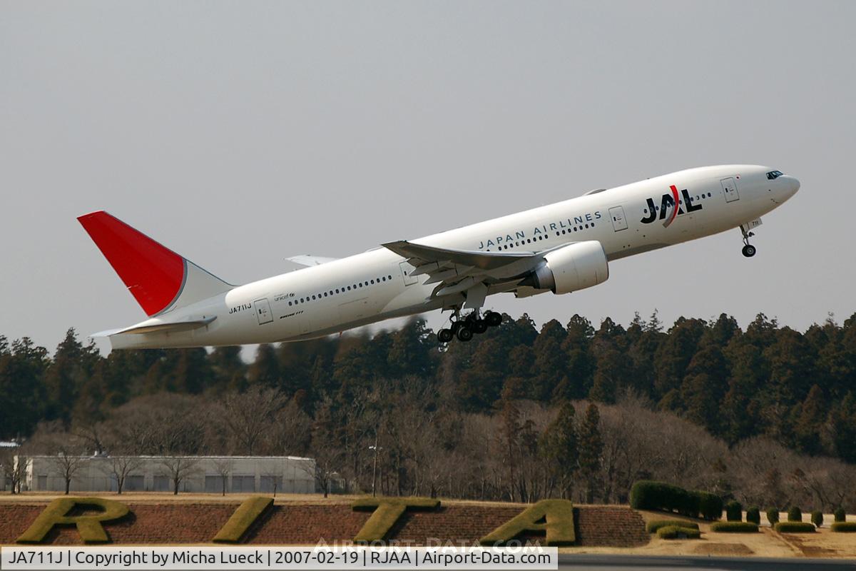 JA711J, 2005 Boeing 777-246/ER C/N 33396, At Narita