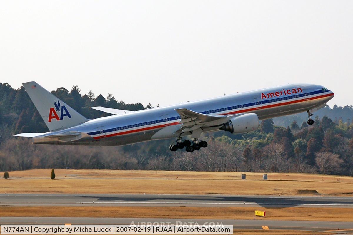 N774AN, 1999 Boeing 777-223 C/N 29581, At Narita