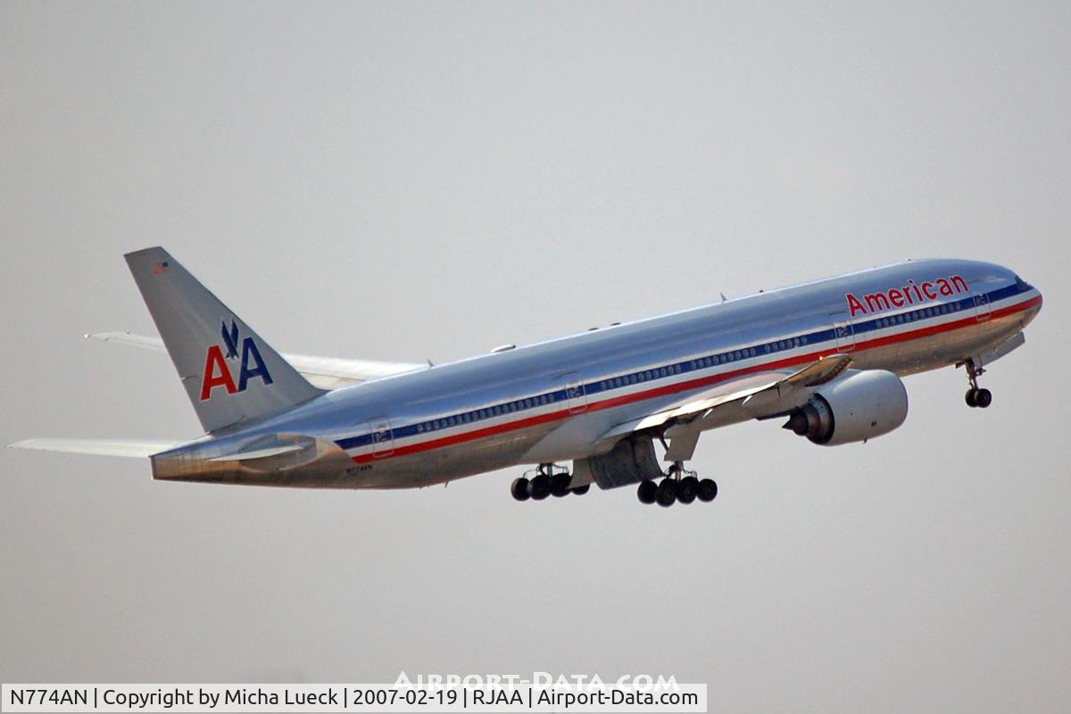 N774AN, 1999 Boeing 777-223 C/N 29581, At Narita