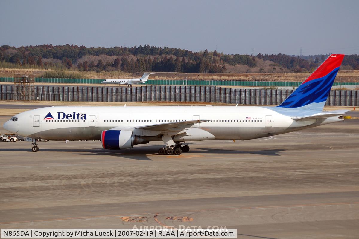 N865DA, 1999 Boeing 777-232 C/N 29737, At Narita