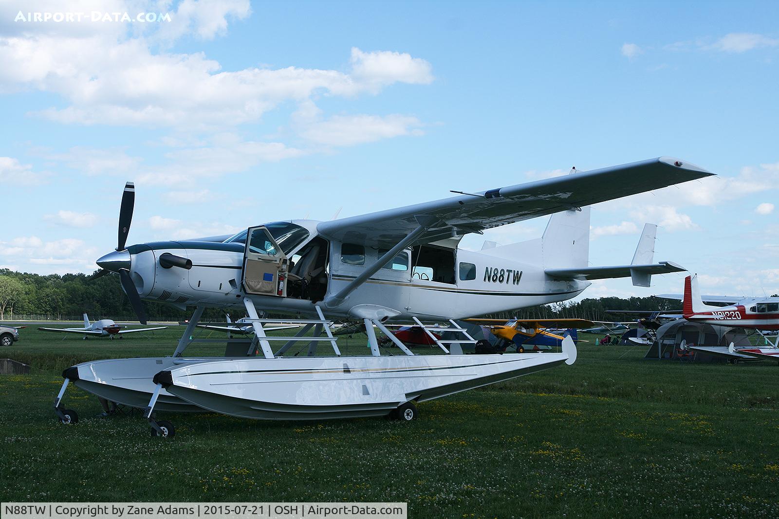 N88TW, 1998 Cessna 208 Caravan I C/N 20800292, 2015 EAA AirVenture - Oshkosh, Wisconsin