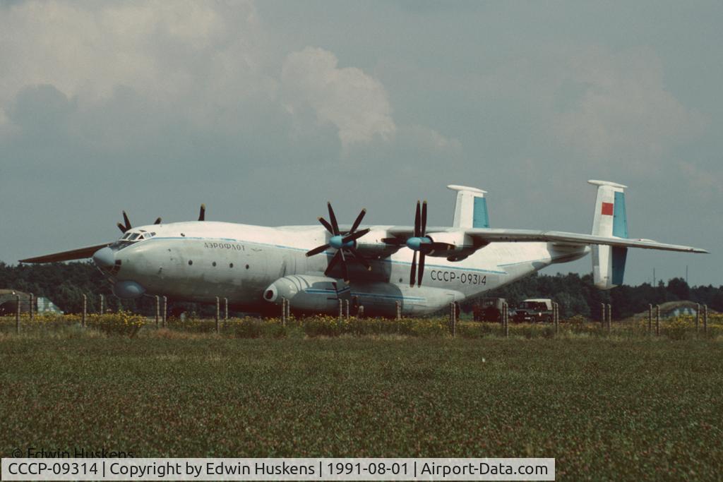 CCCP-09314, Antonov An-22A C/N 043482263, Photo taken at the former Russian airbase Altes Lager aka Jüterbog in East Germany at 01/08/1991.