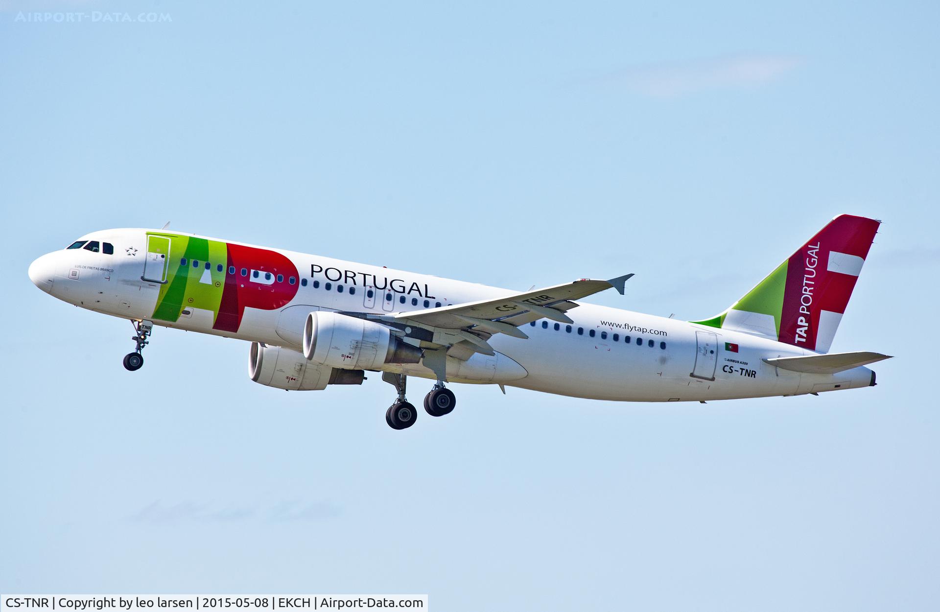 CS-TNR, 2009 Airbus A320-214 C/N 3883, Copenhagen 8.5.15
