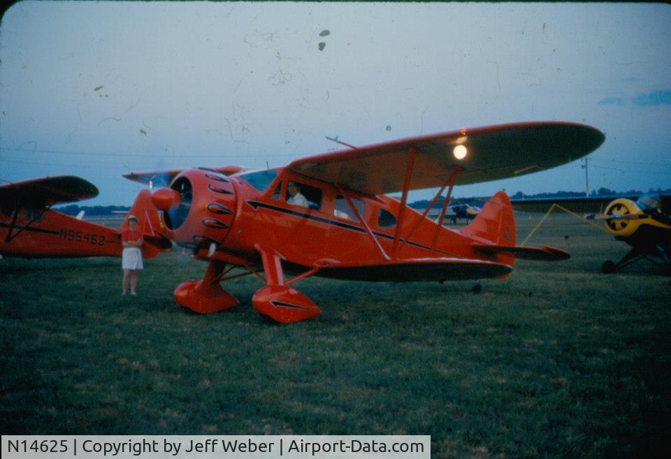 N14625, 1935 Waco CUC-2 C/N 4249, Moved to the winner's line at Oskosh