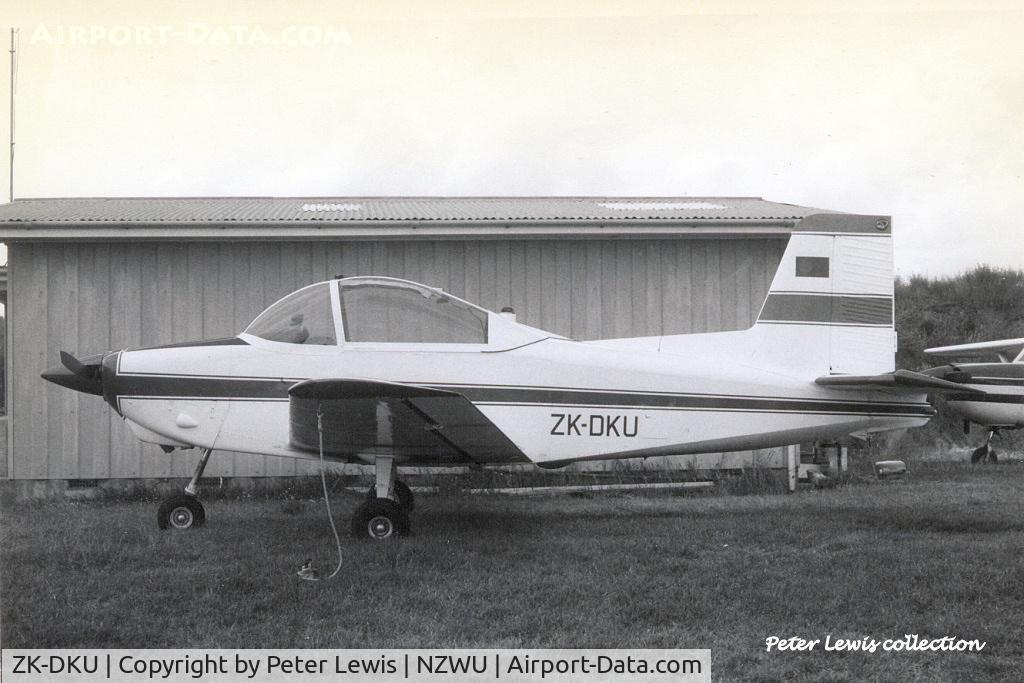 ZK-DKU, 1971 AESL Airtourer T6 C/N B569, Dalcom Aviation Training Ltd., Wanganui 1974
