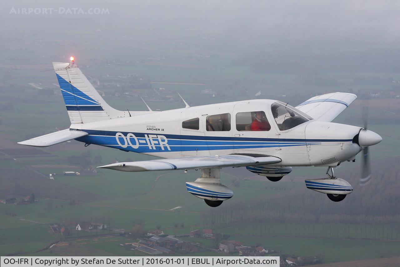 OO-IFR, 1985 Piper PA-28-181 Archer II C/N 28-8590056, First flight of 2016. Picture taken from G-NETY.